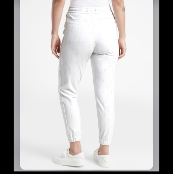 ATHLETA Farallin Printed Joggers White with soft gray print. Athleisure Sz 0 w26 - Picture 6 of 12